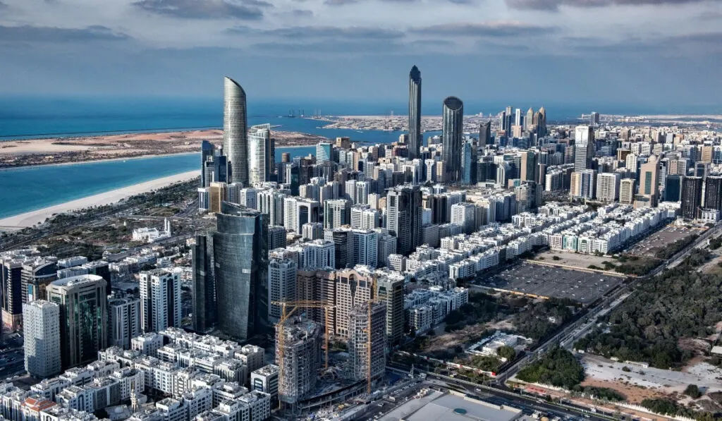 new mini-city between Abu Dhabi and dubai