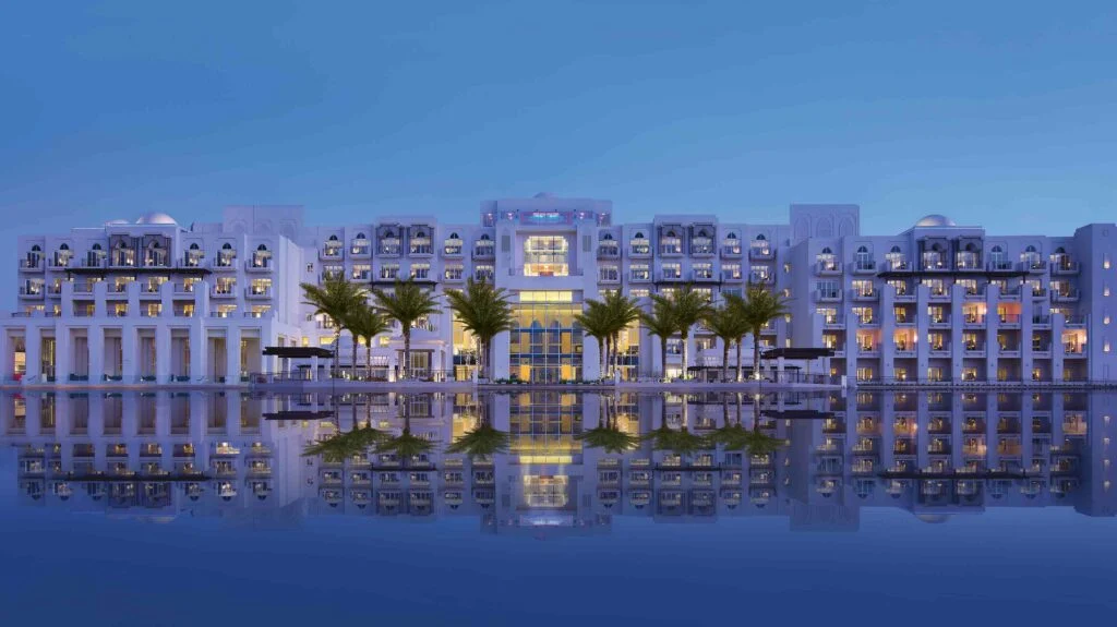 Walking routes in Abu Dhabi - Eastern Mangroves Promenade