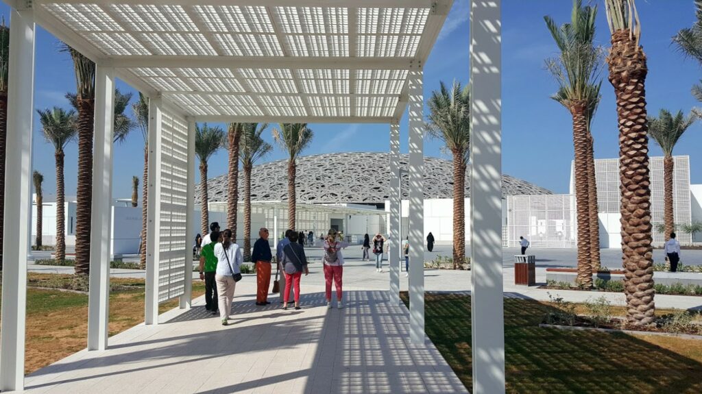 Walking routes in Abu Dhabi - Louvre Abu Dhabi