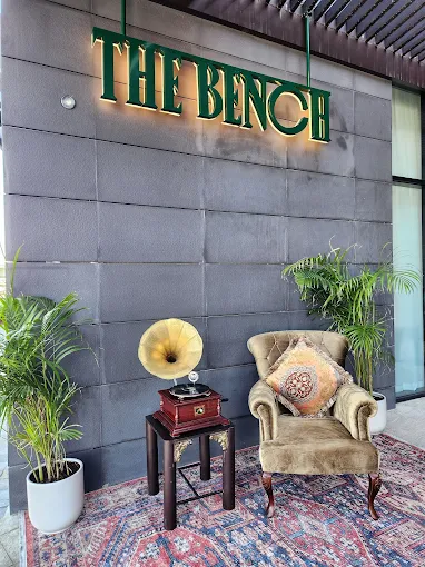 Outdoor Cafes in Abu Dhabi at The Bench