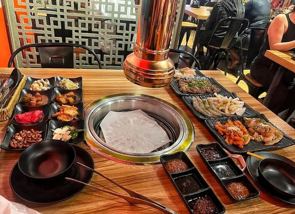 These Abu Dhabi Restaurants Are Making You Part of the Dining Experience 5 Mukbang Shows Restaurant 2